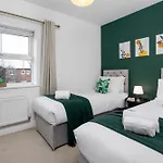 Modern 2-Bed Townhouse In Kirkdale